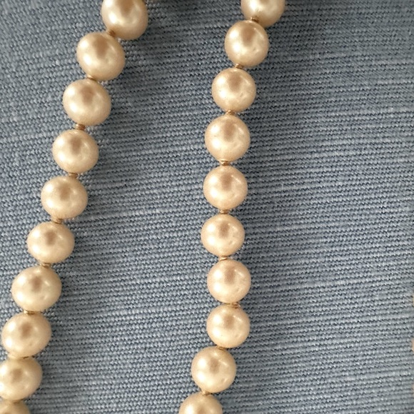 🎉HP🎉 Faux Pearl Necklace - Picture 3 of 3